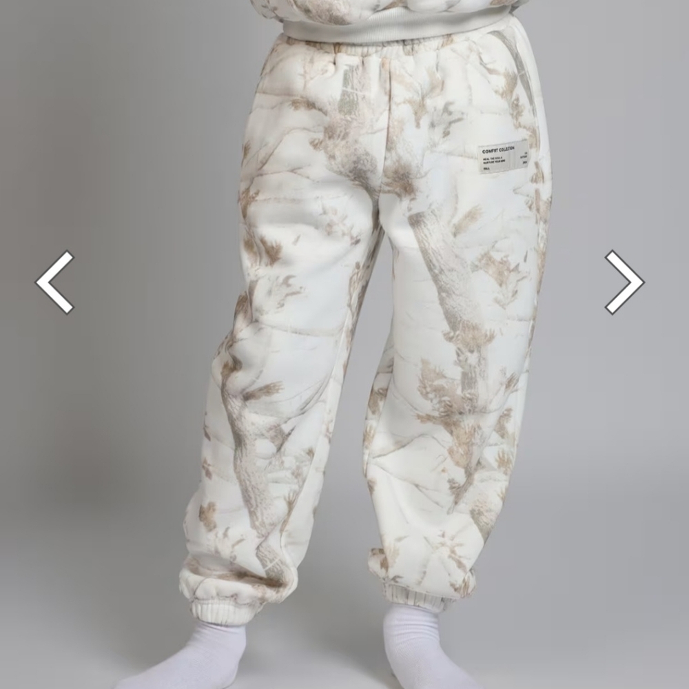 NWT Comfrt KIDS XL Joggers In White Oak Camo Fits A Womens Xs